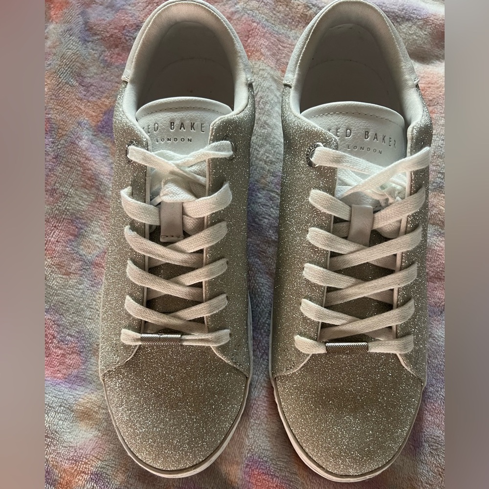 Ted Baker London Feeke silver glitter sz 8 NWOT sneaker